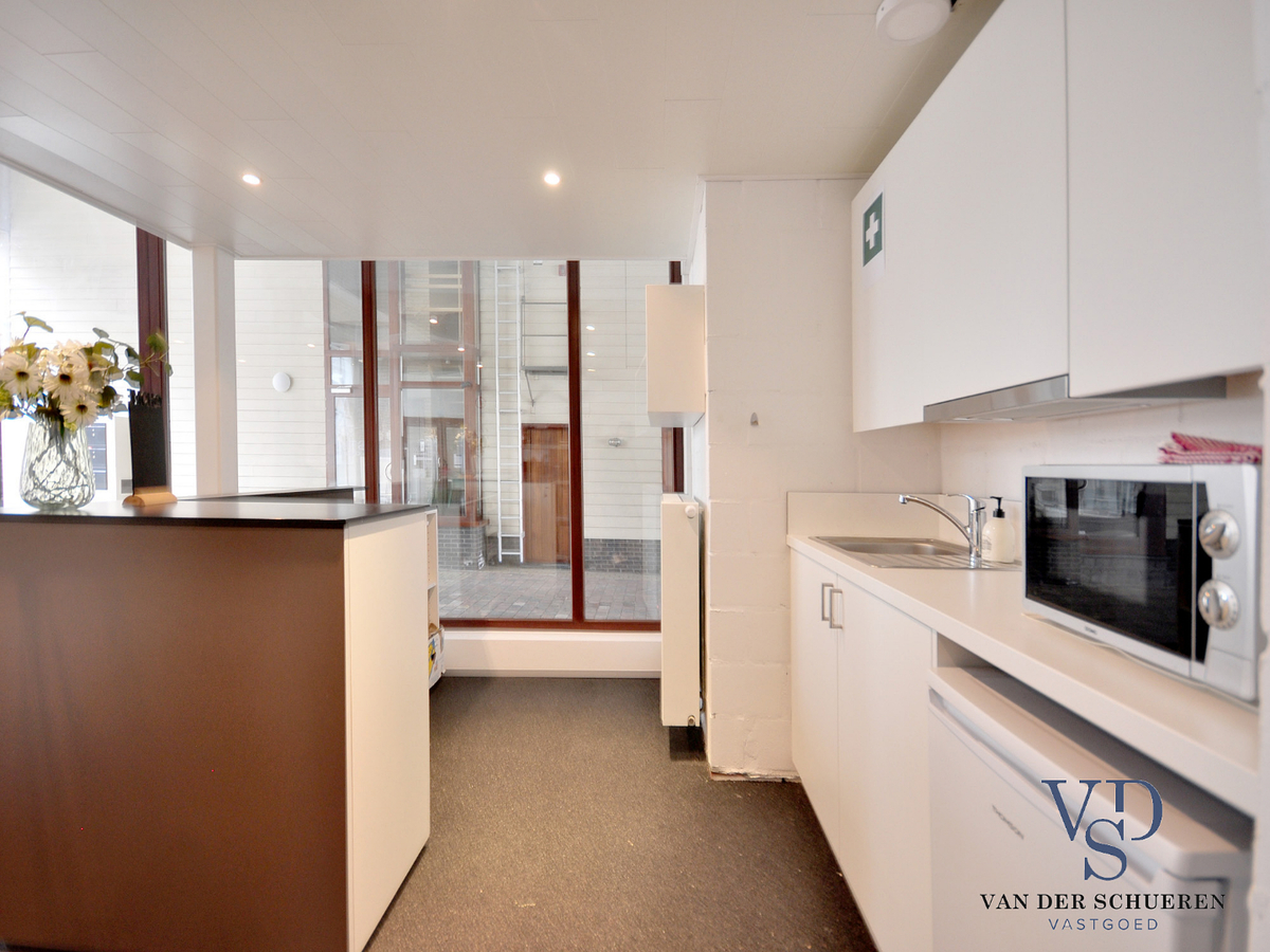 Eigentijdse loft voor wonen en werken. Opportuniteit als investeringspand ! 