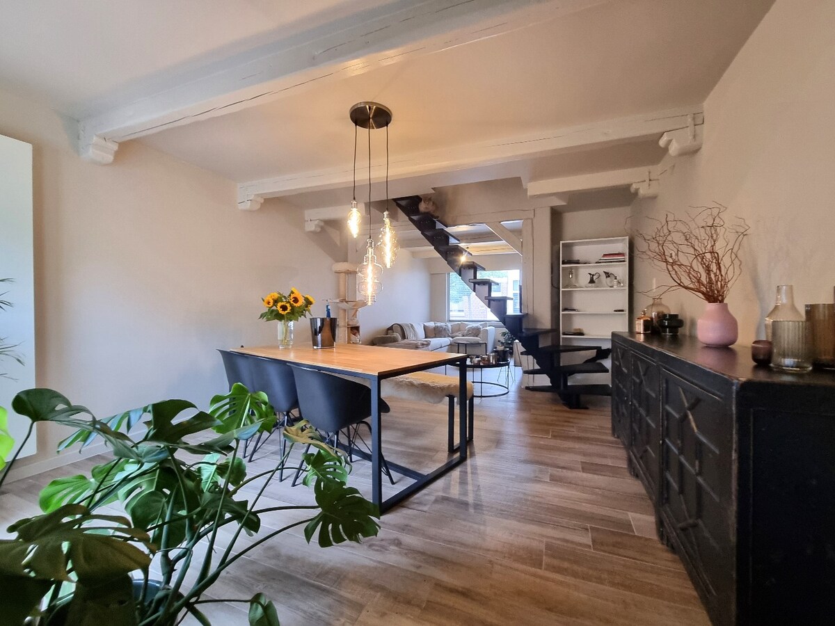 Recent, met oog voor detail gerenoveerde, zeer aangename woning te Heist 