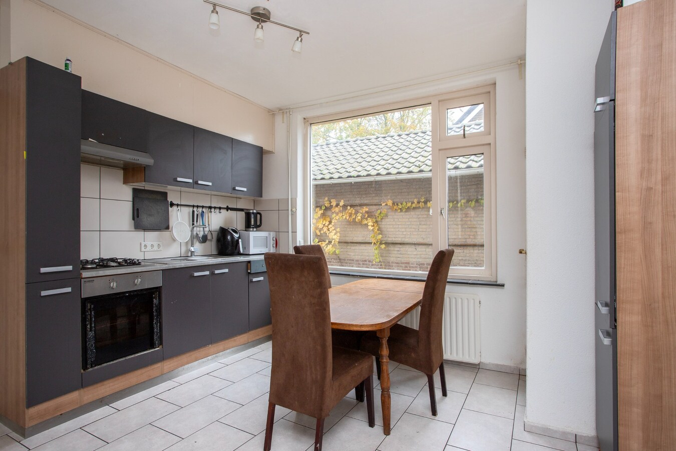 Te renoveren vrijstaande woning met vrijstaand bijgebouw gelegen in het centrum van Netersel. 