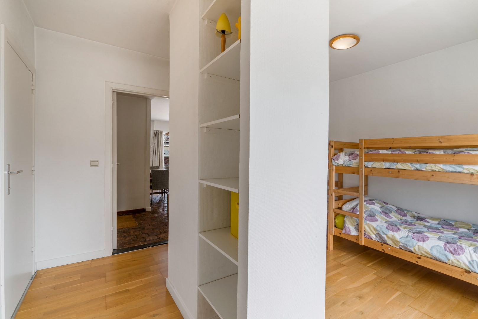 Bemeubeld appartement met 2 slaapkamers en garagebox 