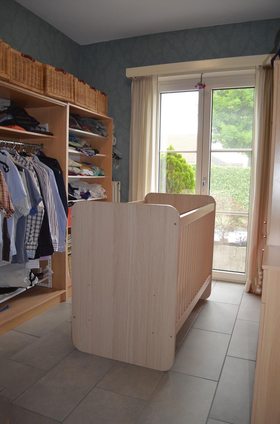 Totaal vernieuwde bungalow met  3 slpks, garage en tuin  rustig gelegen te Ertvelde 