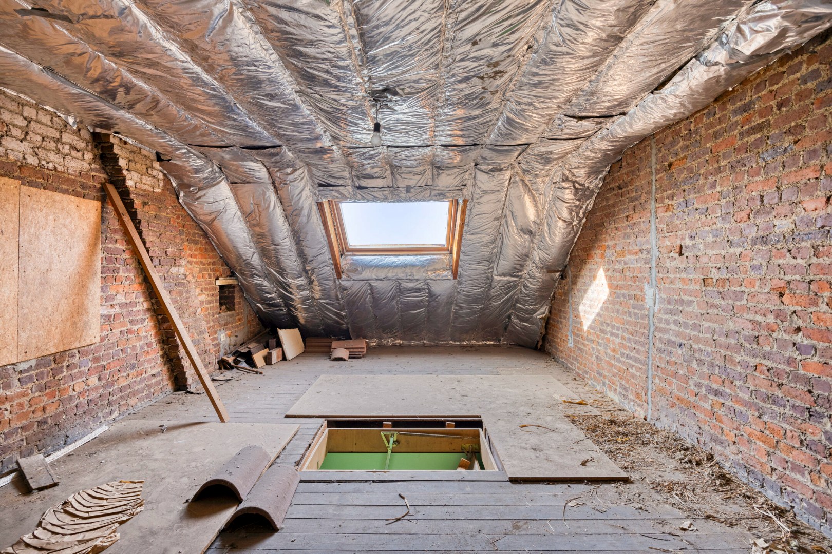 Ruime woning met ruime tuin en garage op een perceel van 802m² in Holsbeek – EPC 280 kWh/m² - bewoonbare opp. 243 m² 