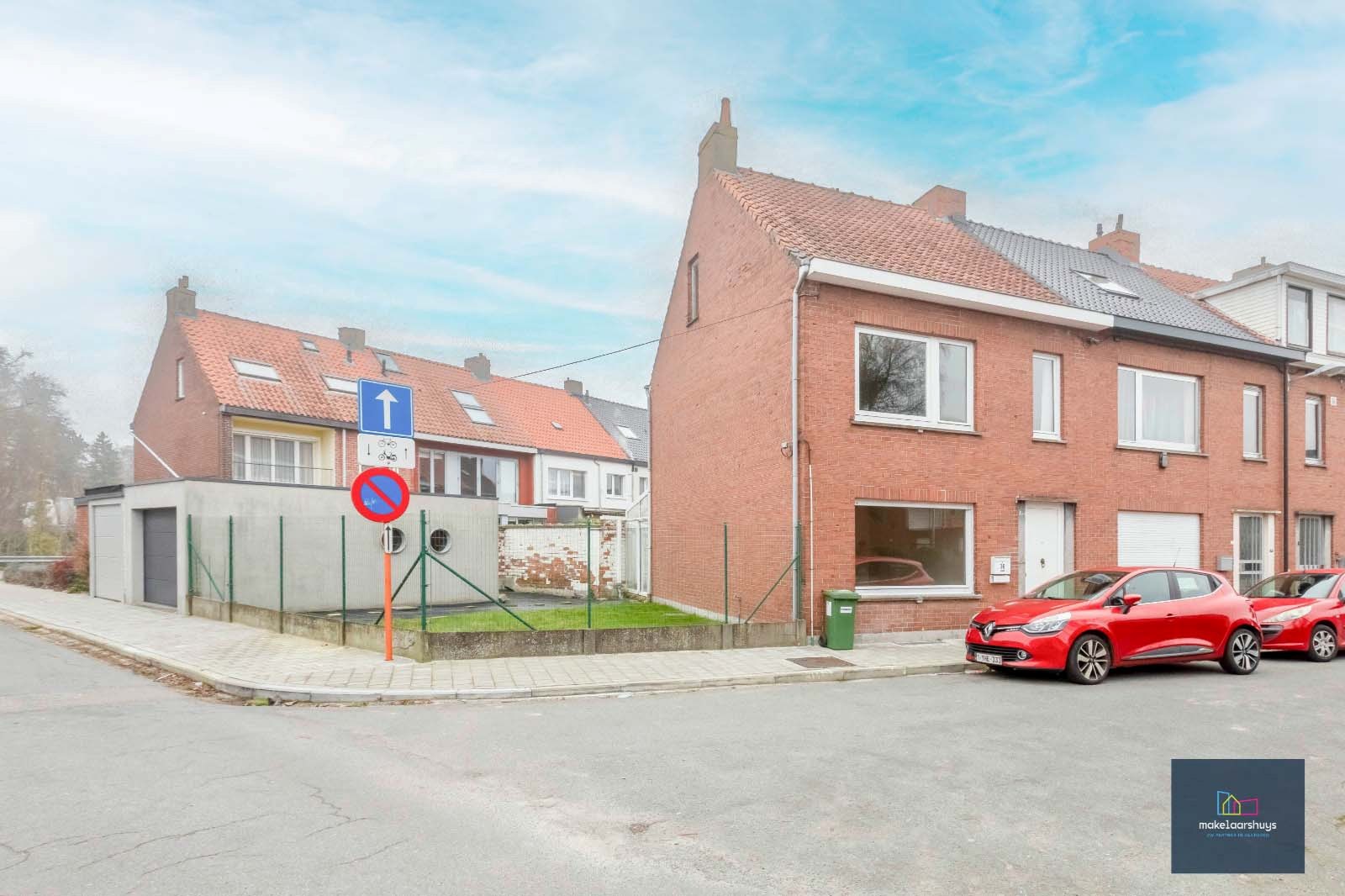 Te renoveren HOB met garage in Mariakerke 