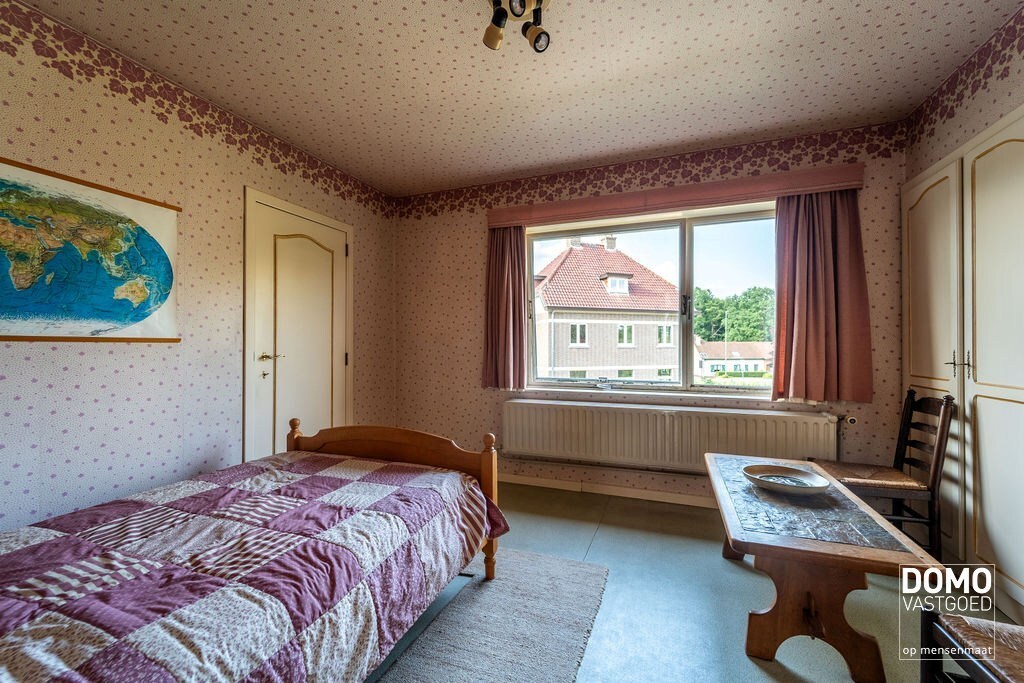 KARAKTERVOLLE, RUIME WONING MET 4 SLAAPKAMERS EN ZONNIGE TUIN TE STOKROOIE 