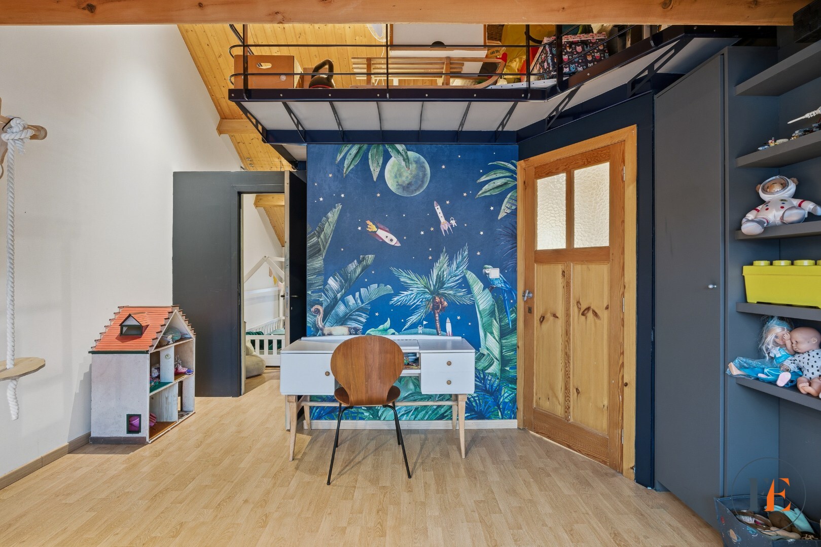 Gezellige eengezinswoning met buitenruimte met INSTELPRIJS 