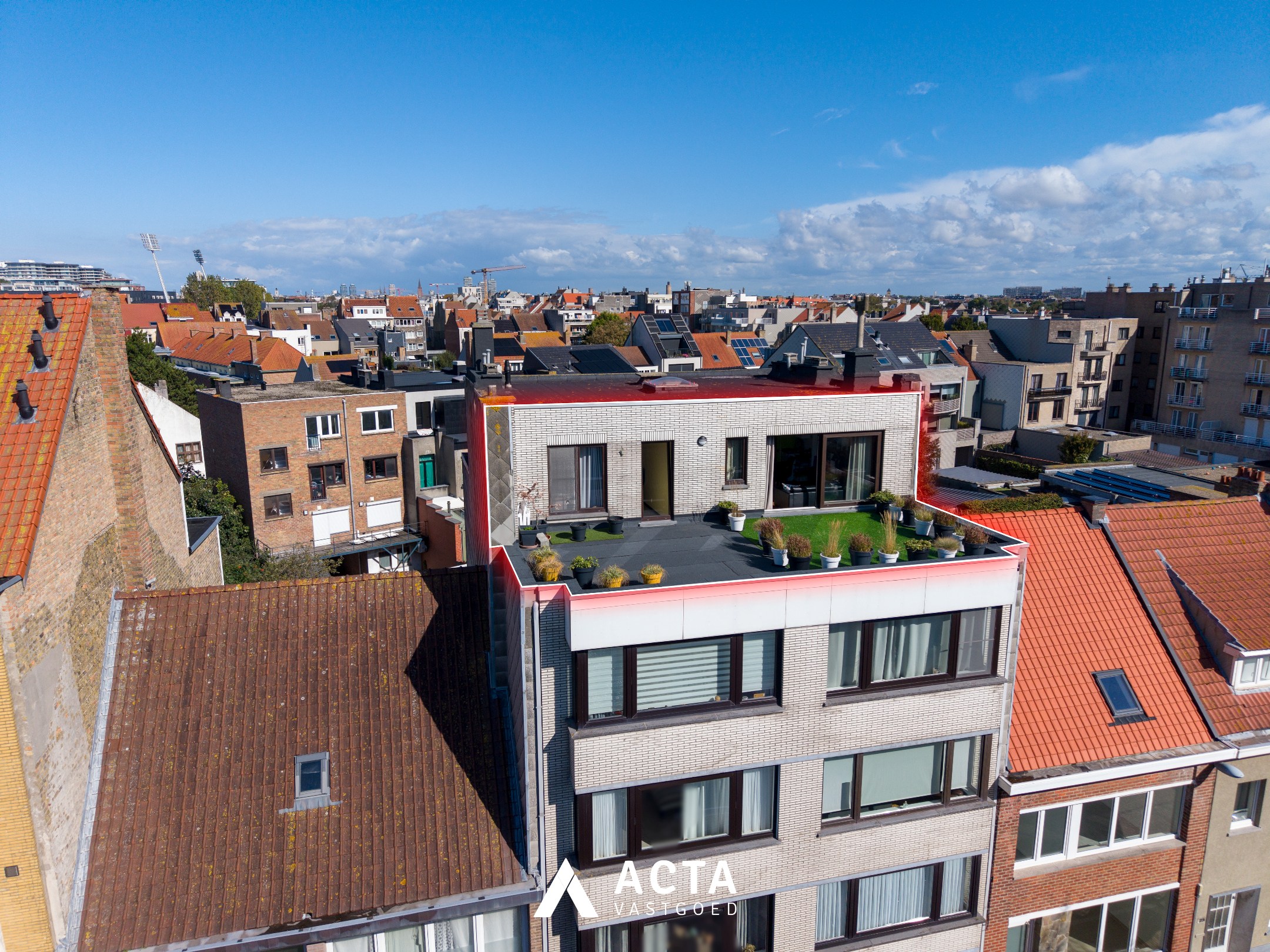 Dakappartement met zonnige terrassen in Mariakerke 