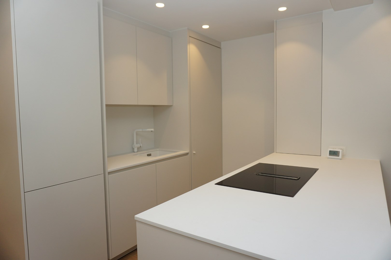 PRACHTIG GERENOVEERD APP. GELEGEN LEOPOLD II LAAN - TOPLIGGING 