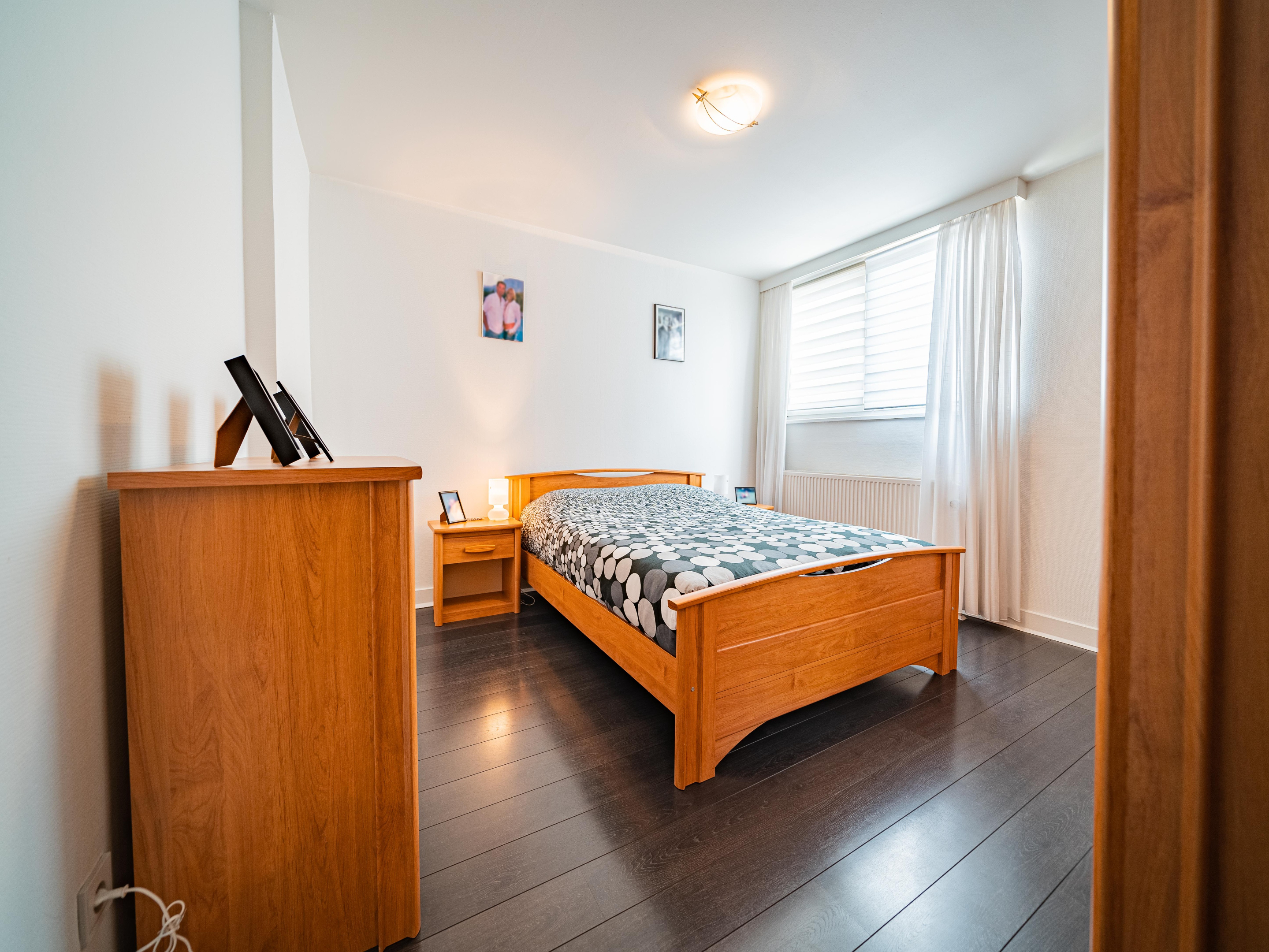 Uitzonderlijk goed onderhouden instapklare woning met 3 slaapkamers en tuin 