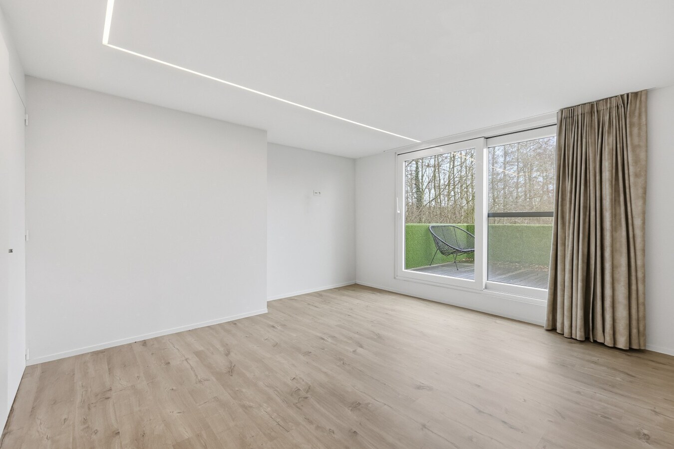 Alleenstaande woning met 4 slaapkamers in Merkem! 