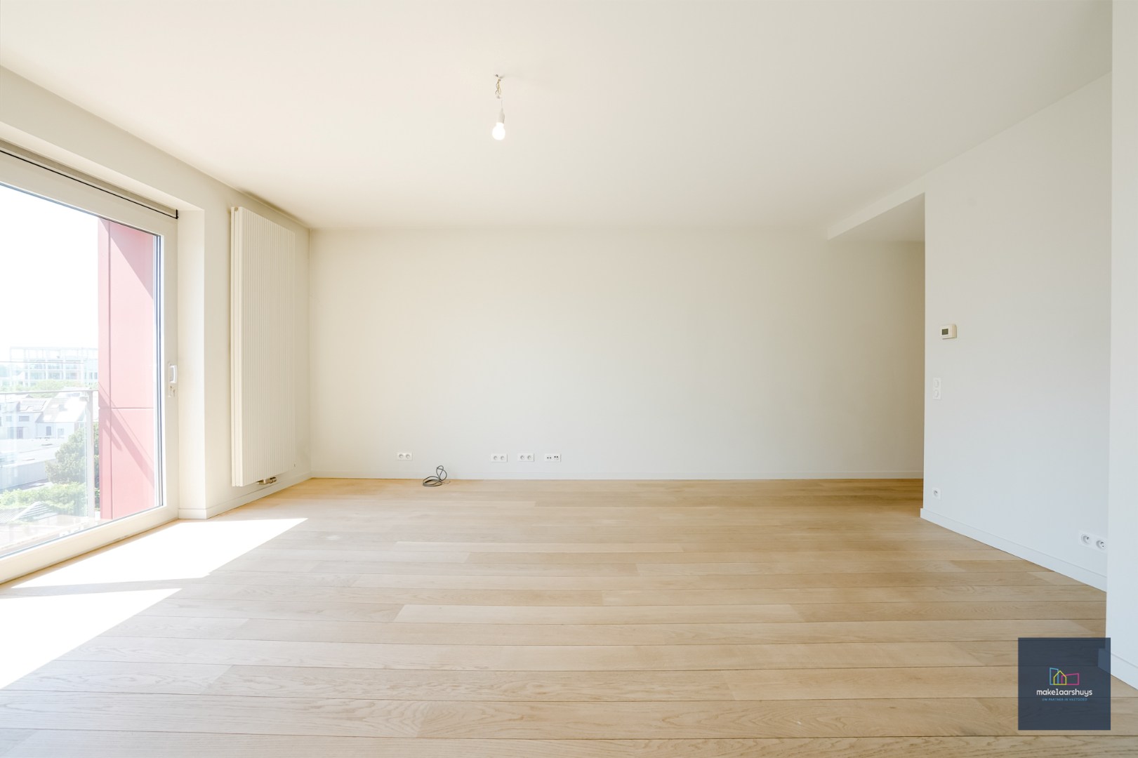 Ruim dakapp. met 2-slp. terras, kelder en garage 