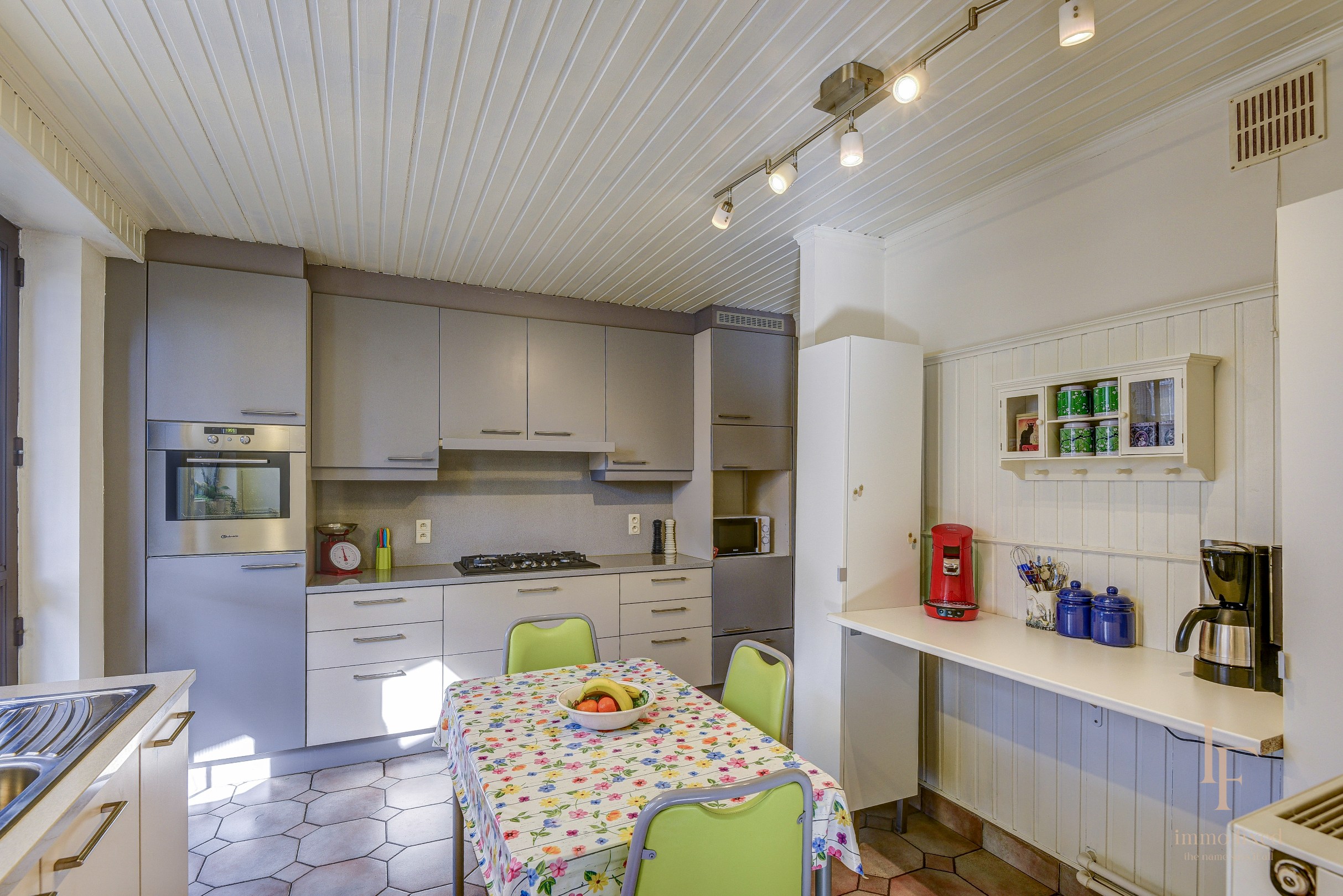 Charmante gezinswoning met groot terras en tal van mogelijkheden! 