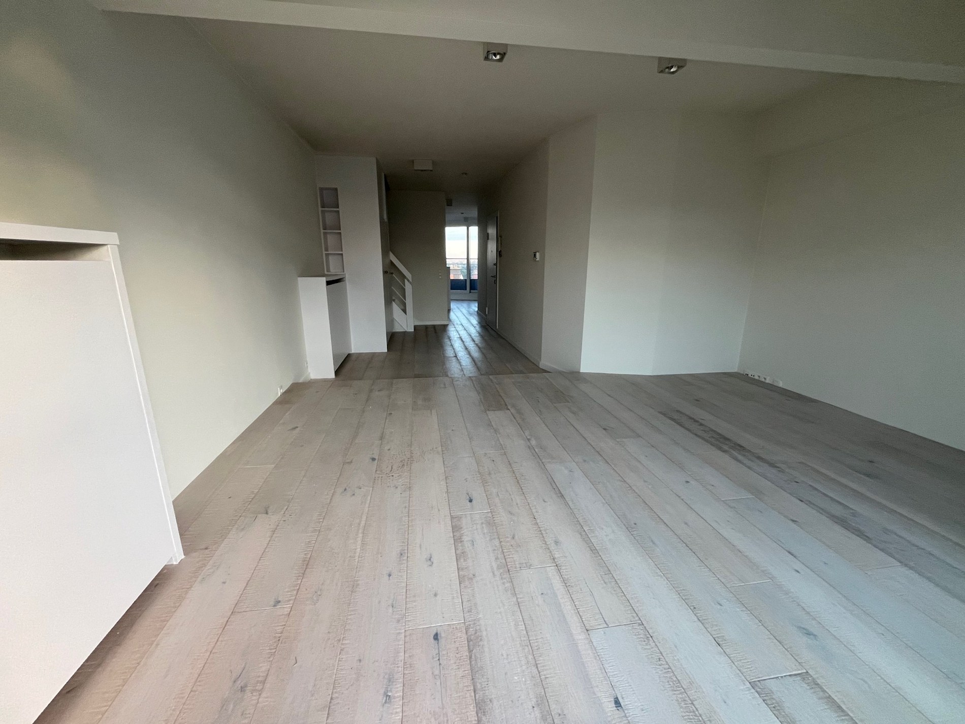 Appartement en duplex récent non meublé avec balcon orienté sud. 