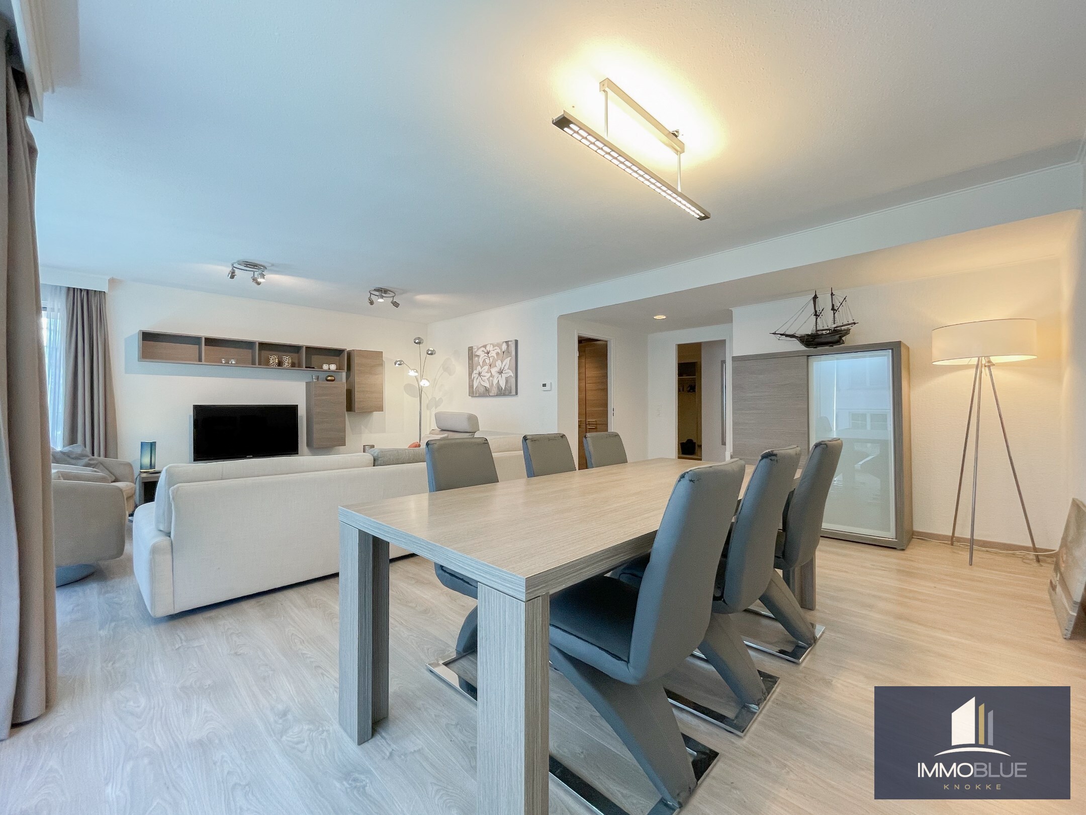 Appartement prêt à emménager situé sur la Place du Phare. 