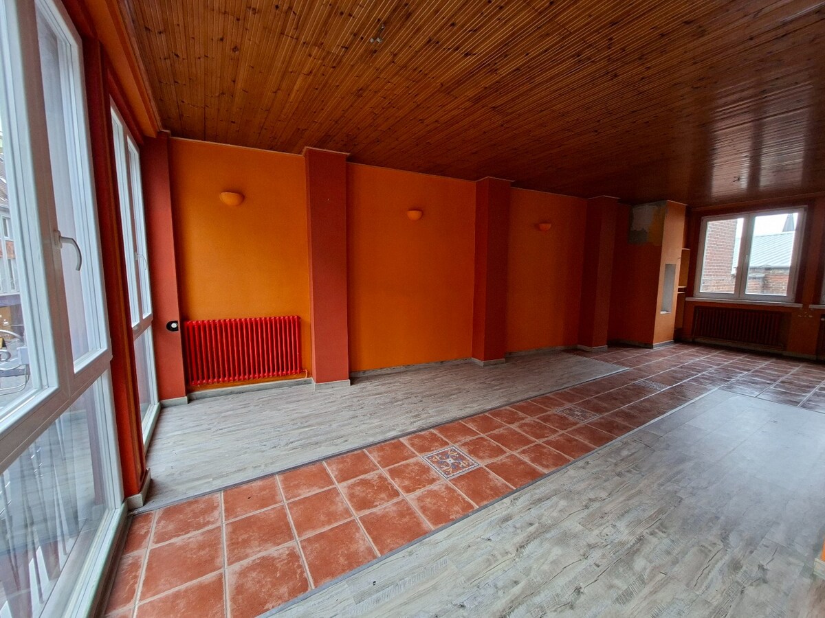 Rue des Maux, la rue des établissements du centre ville de Tournai 