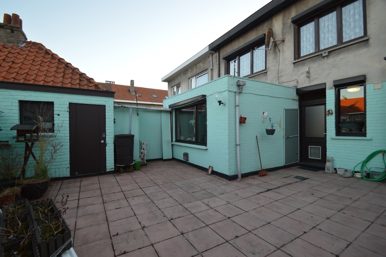 Volumineuze, te renoveren woning met garage - Heist 