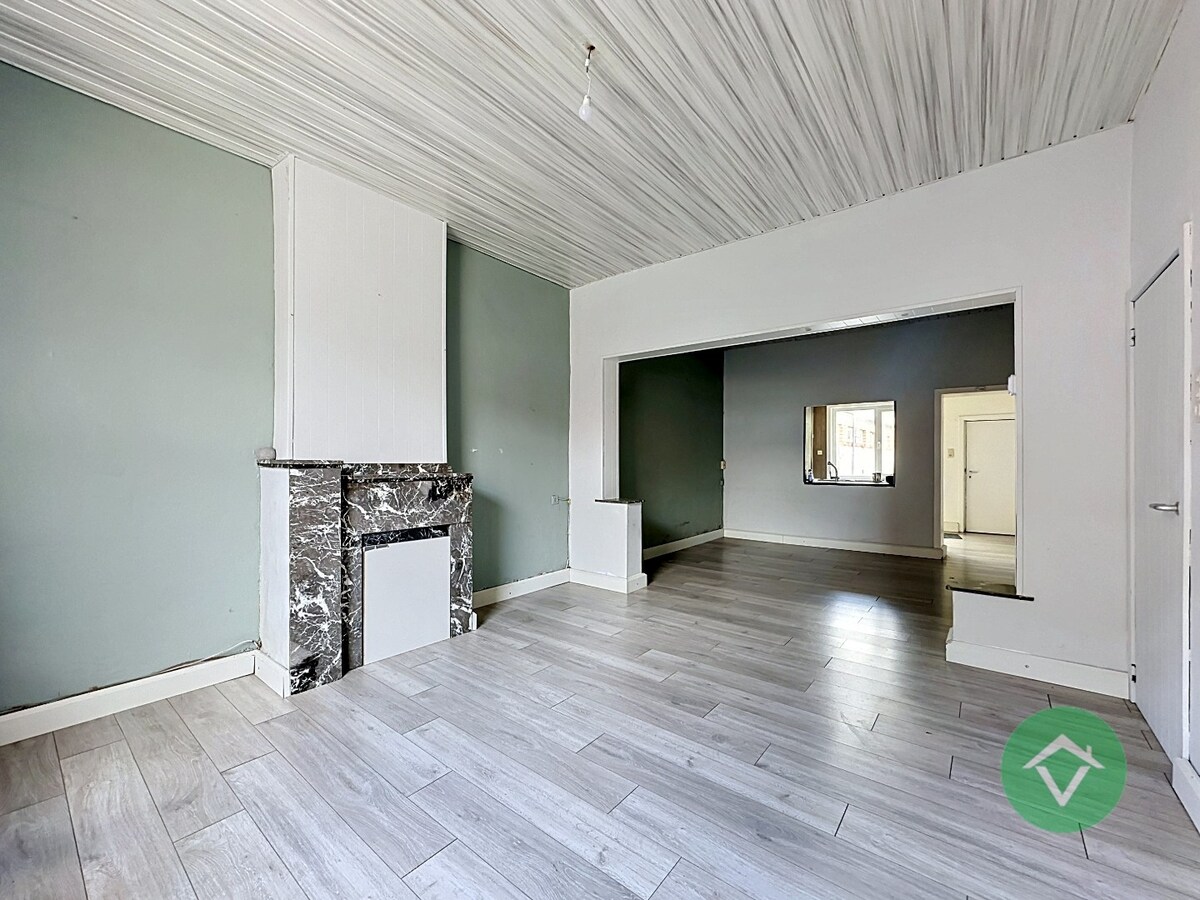 Op te frissen gezinswoning met vier slaapkamers, inpandige garage te Koekelare 
