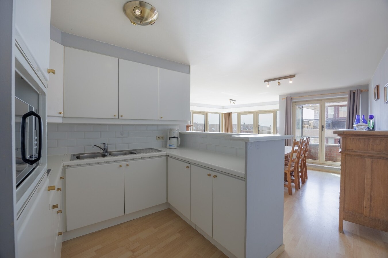 Uitzonderlijk hoekappartement met zijdelings zeezicht 