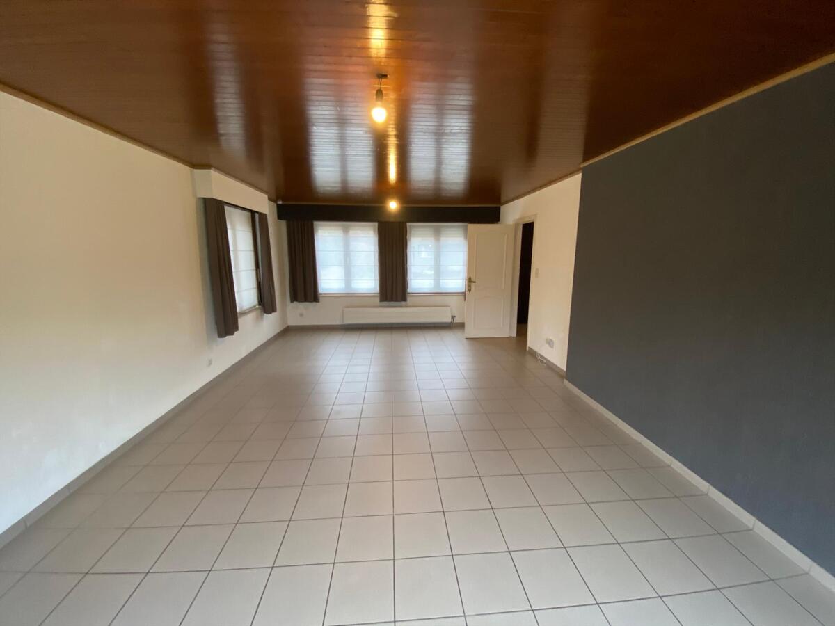 Rustig gelegen halfopen bebouwing met 3 slaapkamers 