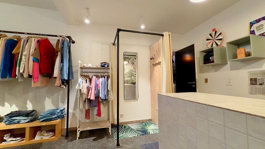 Commercieel gelegen handelsruimte te huur in Sint-Amandsberg