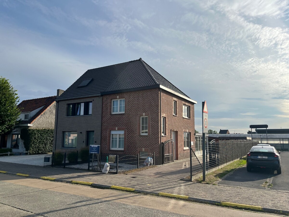 Degelijke Half Open Bebouwing 