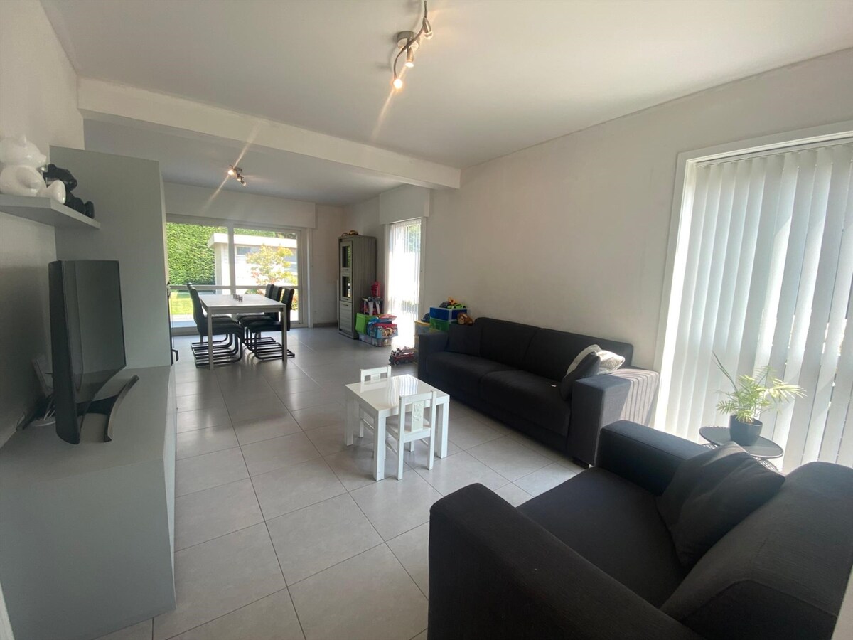 Uitstekend gelegen, verzorgde woning in een doodlopende straat 