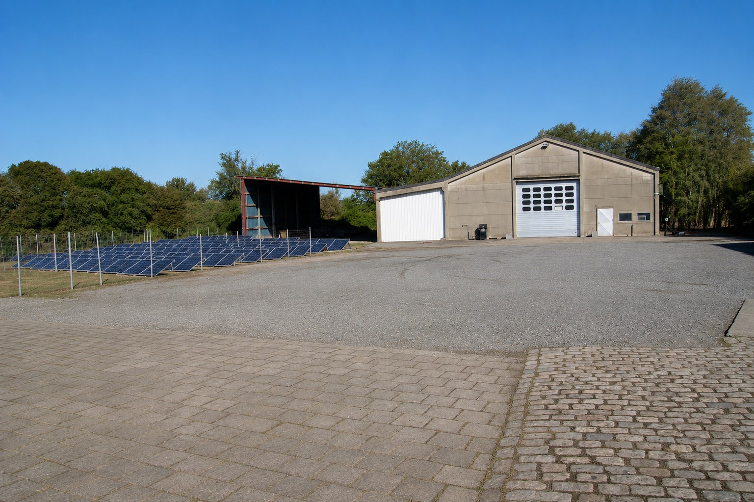Statige villa met loods op groot perceel, buitenkans! Ruddervoorde (Waardamme) 