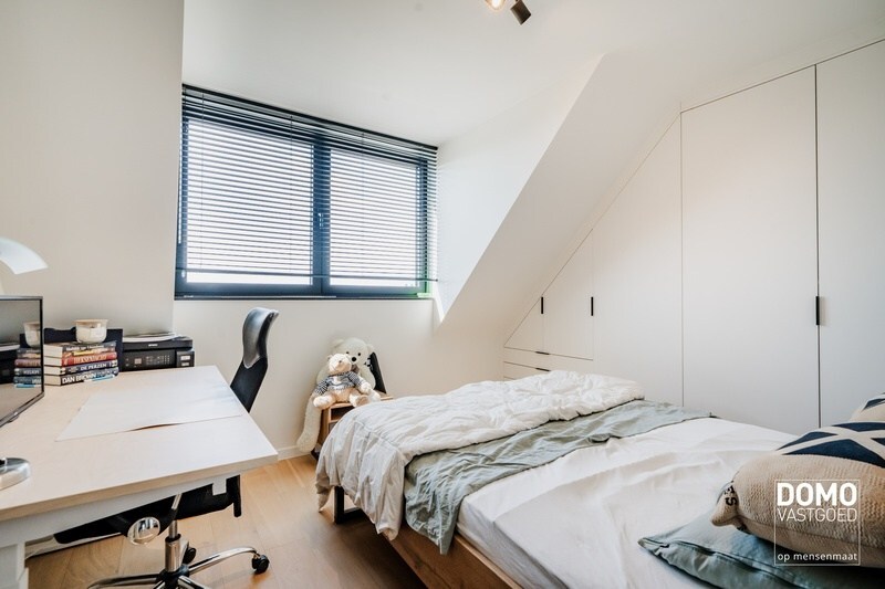 Exclusief appartement met uniek uitzicht te Alken. Inclusief 3 parkeerplaatsen en ruime kelderberging. 