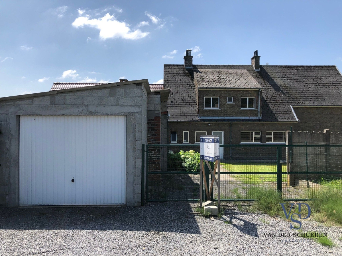 Degelijke, bijzonder ruime woning te Dikkelvenne. 