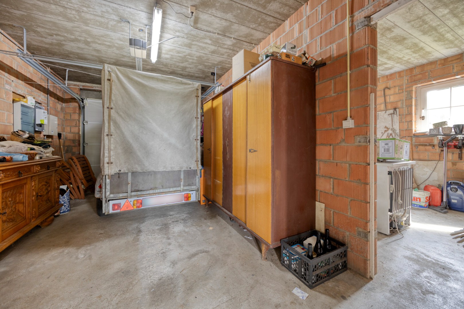 Garage met elektrische poort