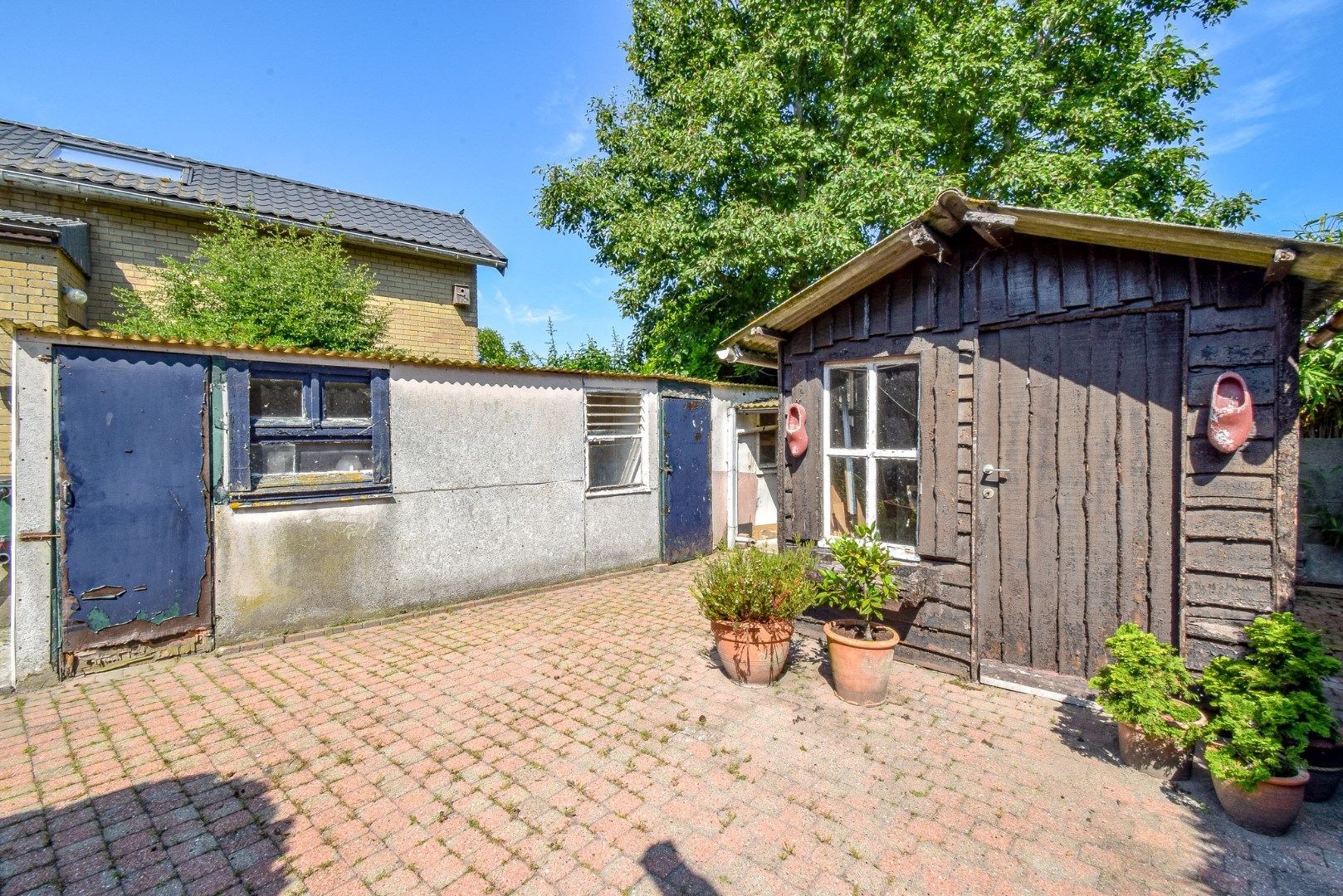 Landelijk gelegen woning ( 258 m²) met inpandige garage en zonnige achtertuin te Snaaskerke 