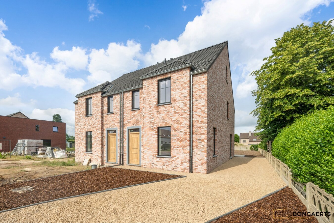 Nieuwbouwwoning met 4 slaapkamers 