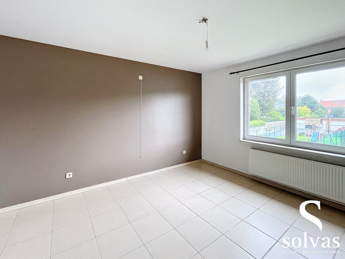 Drieslaapkamer woning in centrum Lotenhulle met tuin en garage 