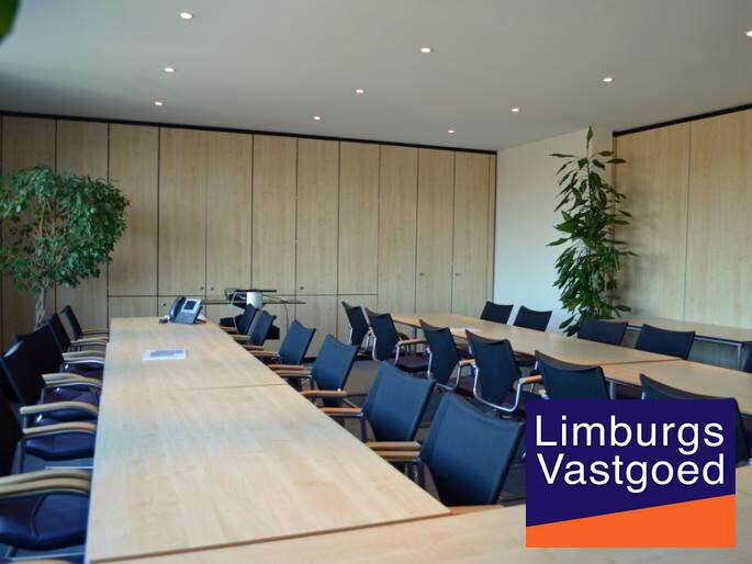 Kantoren - 780 m² - aan Grote Ring, achterzijde VOKA 