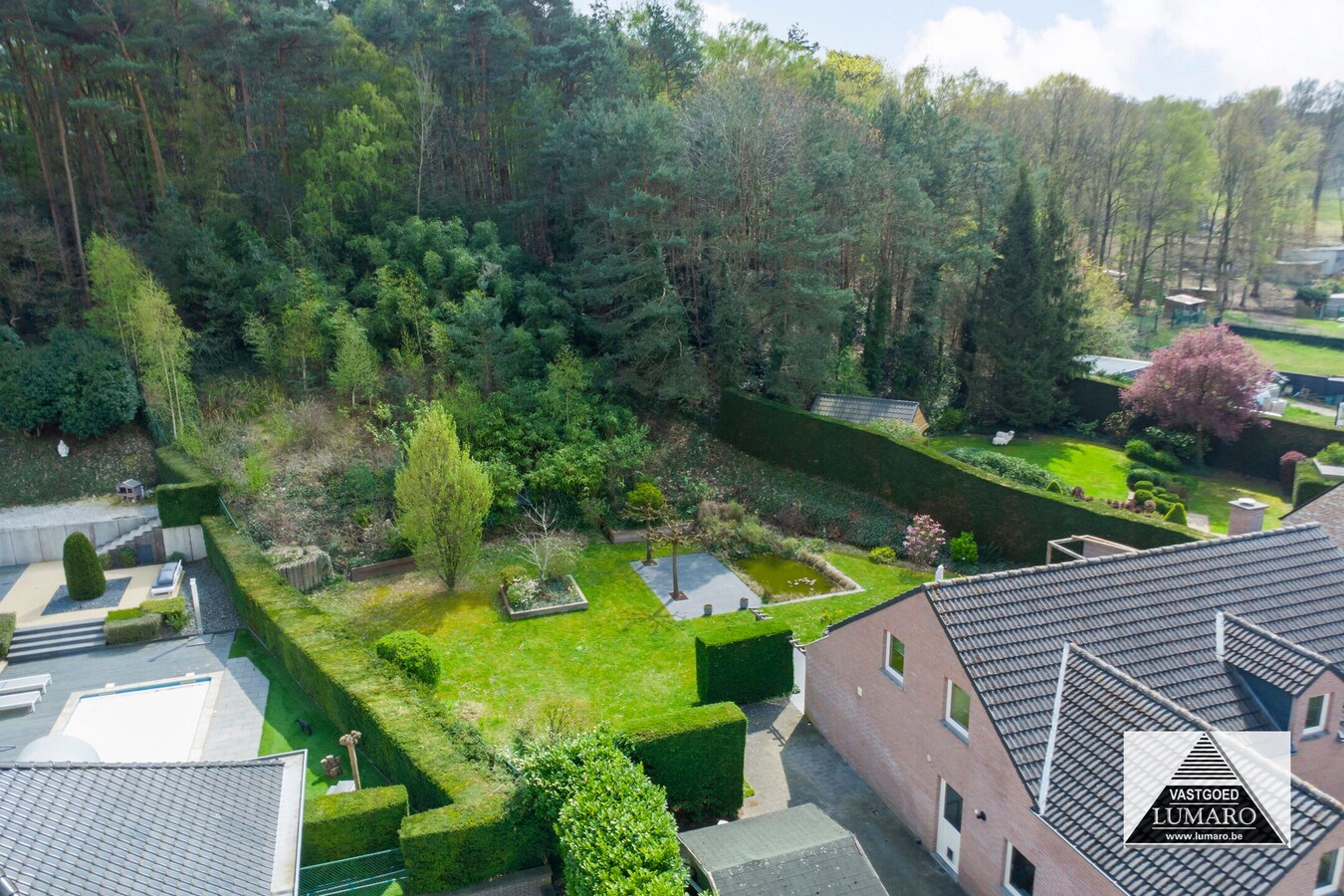 Vrijstaand landhuis op 2.942m². Instapklaar. Energielabel B. 