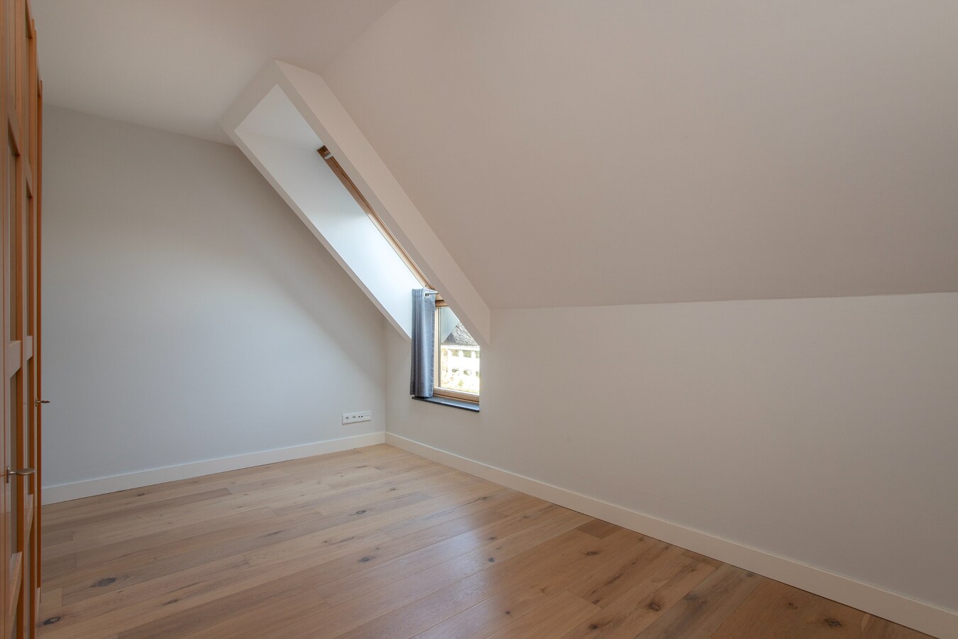 Unieke, onder architectuur gebouwde villawoning met luxe afwerking en prachtig uitzicht op het buitengebied. 