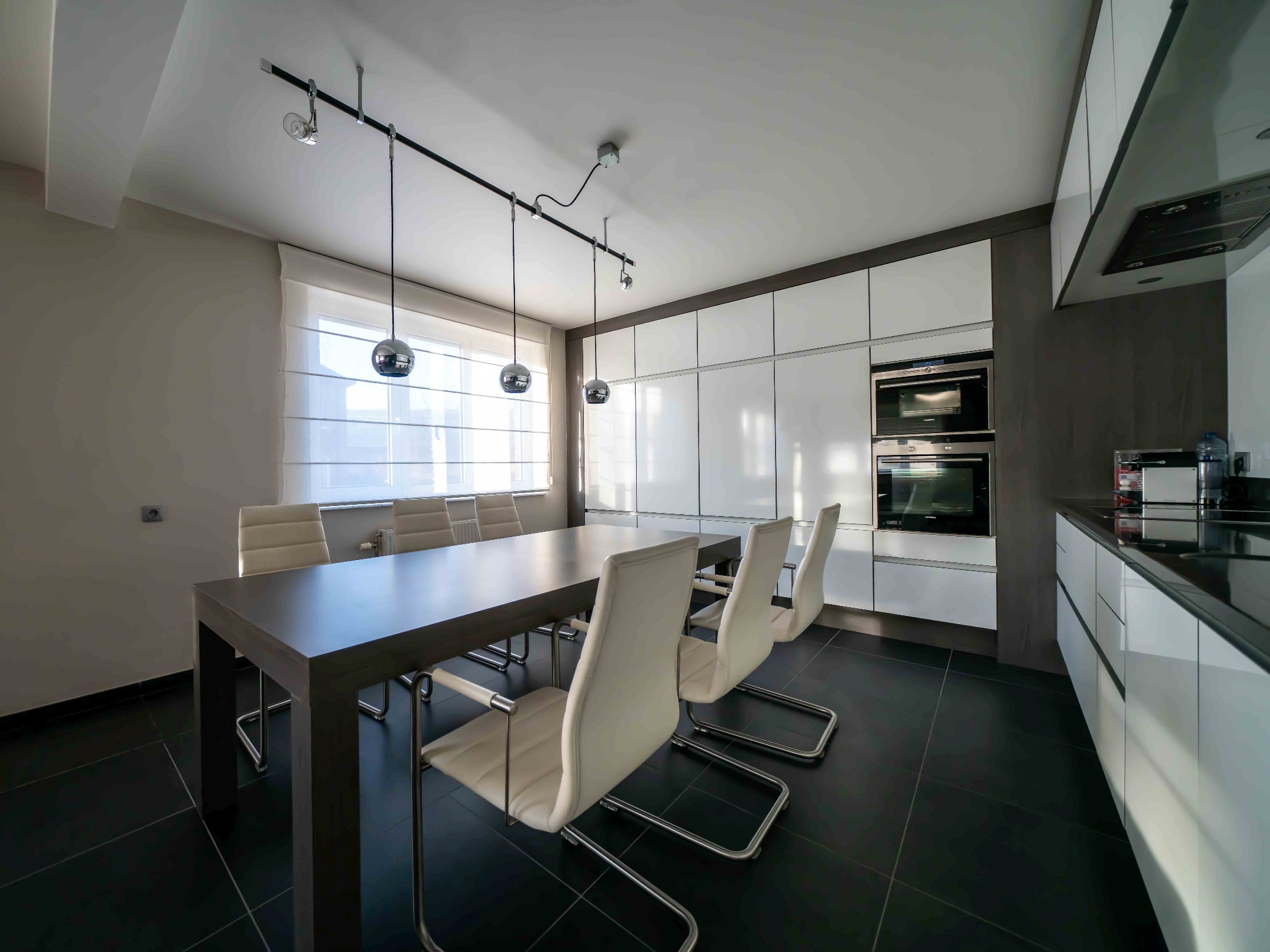 Gemeubeld 2-kamer appartement met goede bereikbaarheid 