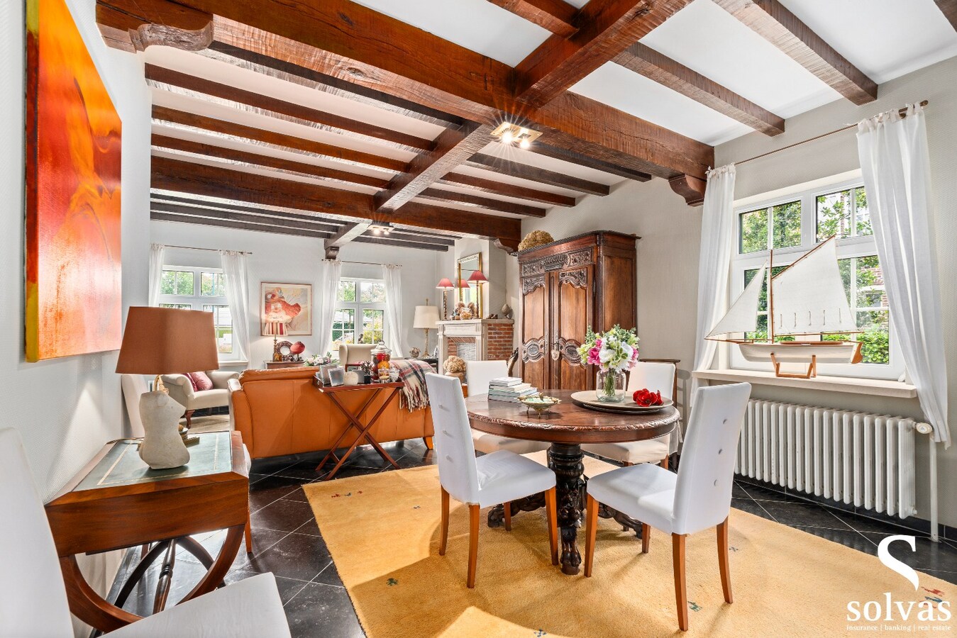 Instapklare, hoogwaardig afgewerkte woning op 1.214 m² met 4 slaapkamers en dubbele garage 