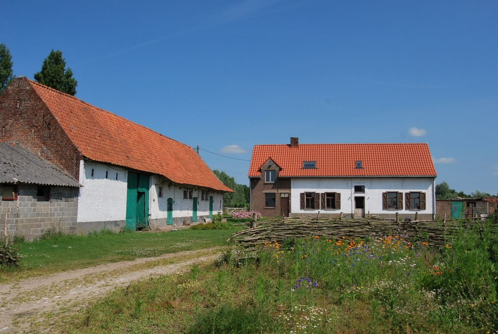 Authentieke, grondig gerenoveerde hoeve op 6470m² te Nazareth 