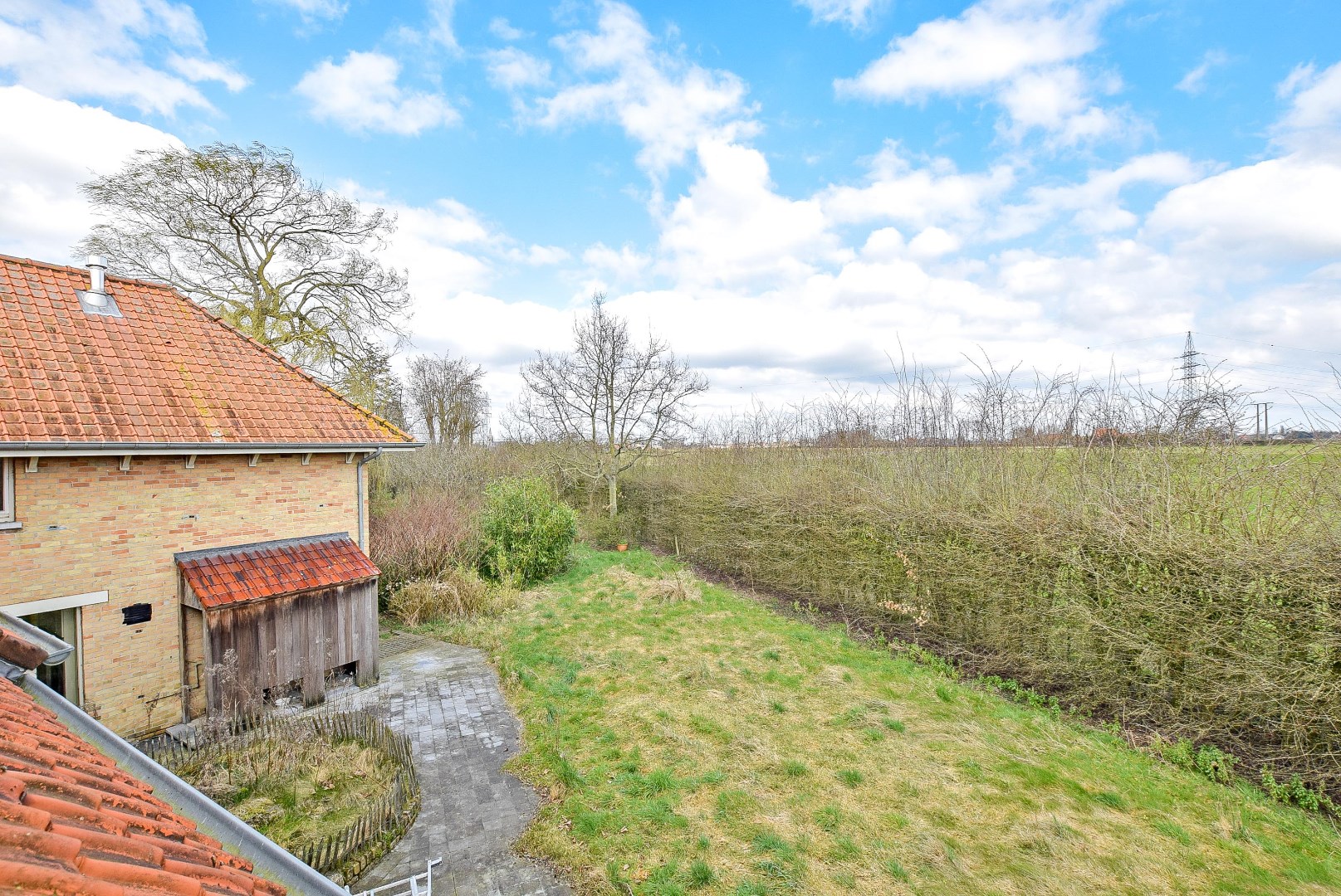 Uniek gelegen landhuis op 4334 m² gelegen te Diksmuide. 