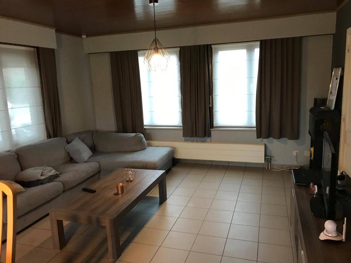 Rustig gelegen halfopen bebouwing met 3 slaapkamers 