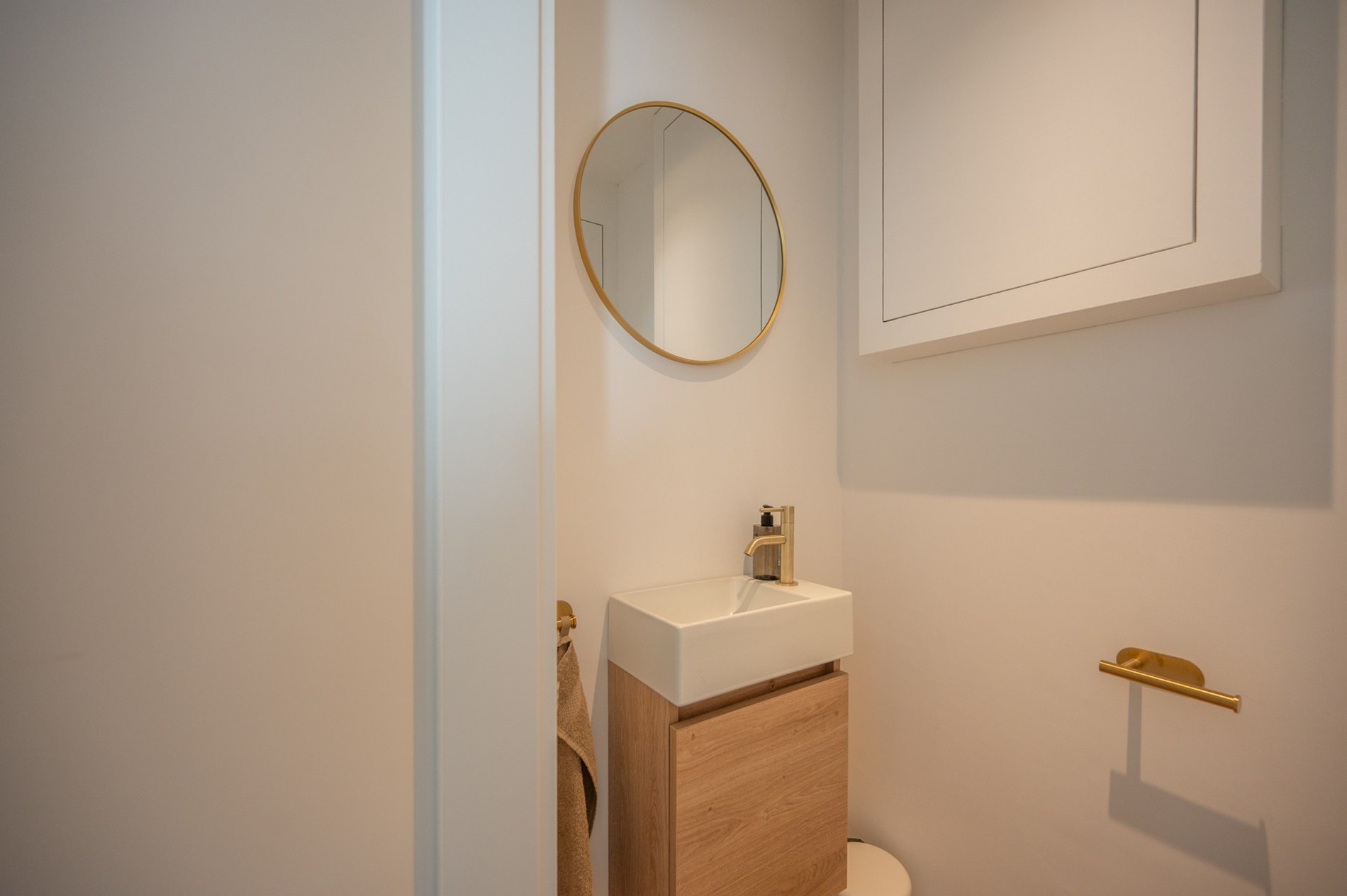 Penthouse duplex exceptionnel de 125 m² dans la résidence William, un bâtiment récent et élégant (2020), parfaitement situé au centre de Knokke. 