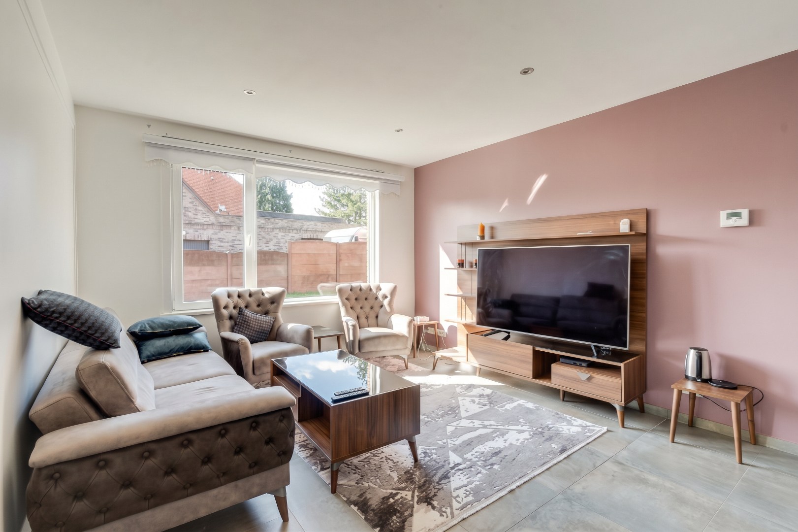 Ruime woning voor gemengd gebruik met loods te koop, wonen en werken op één toplocatie in Zelzate 