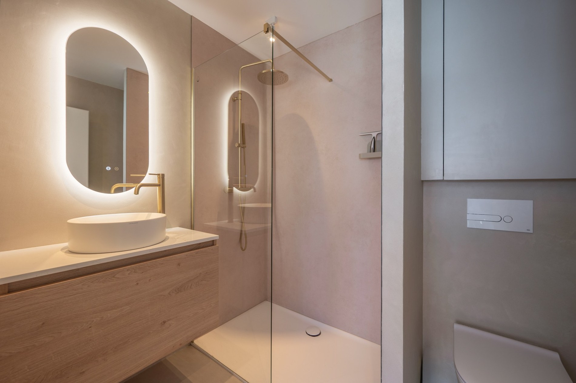 Penthouse duplex exceptionnel de 125 m² dans la résidence William, un bâtiment récent et élégant (2020), parfaitement situé au centre de Knokke. 