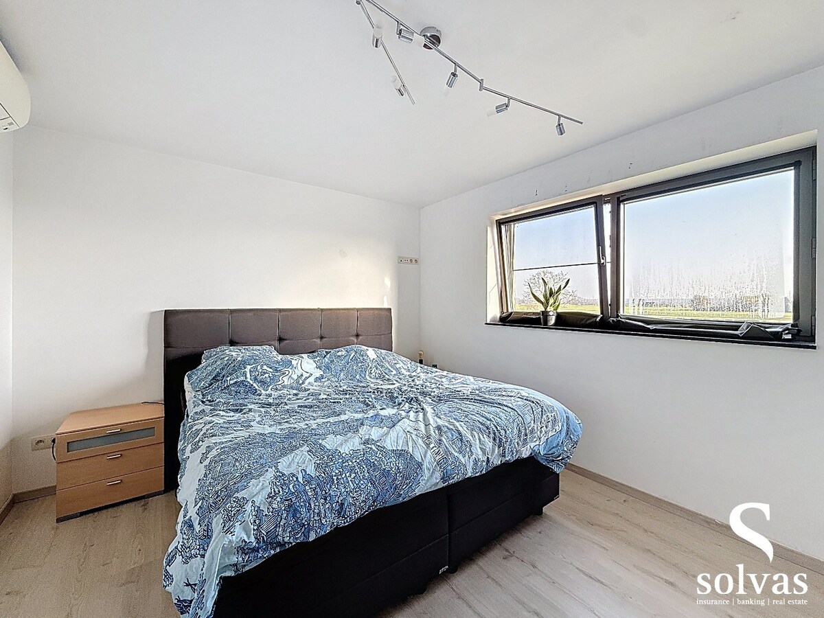 Moderne woning (2017) met ruime tuin en open verzichten 