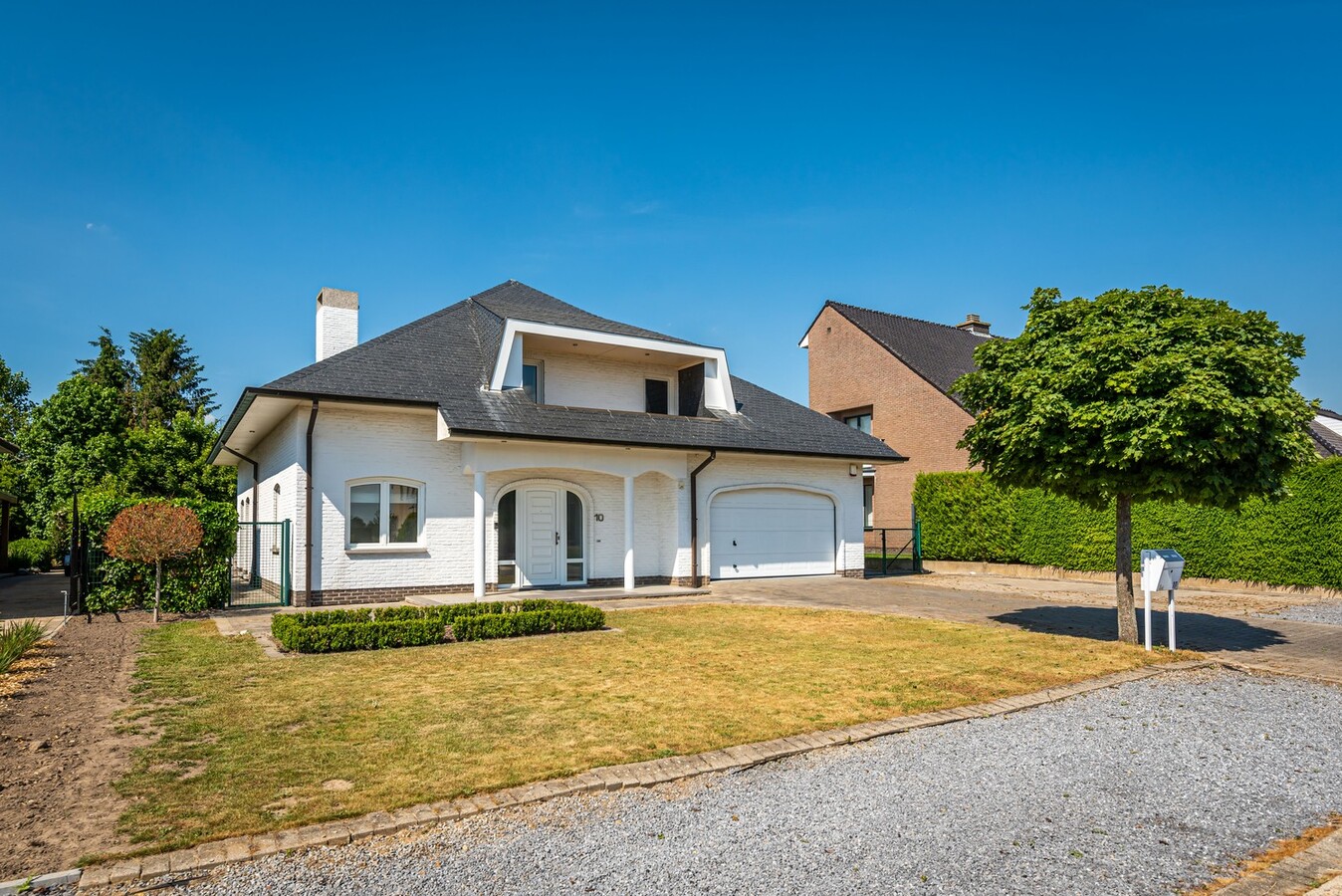 Stijlvol gerenoveerde woning in residentiële wijk op 1254 m² 