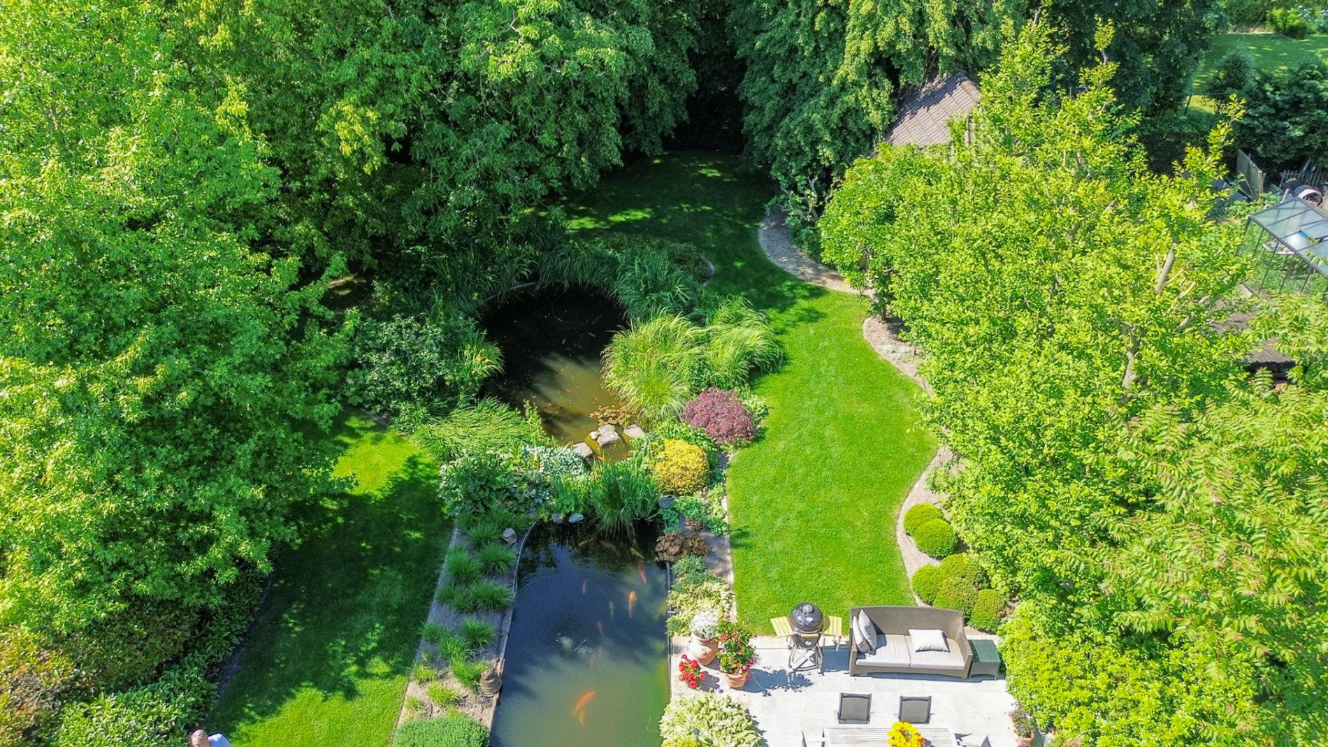 Ruime villa met prachtige tuin en hoogwaardige afwerking, perceel van 1891 m², rustig gelegen te Torhout 