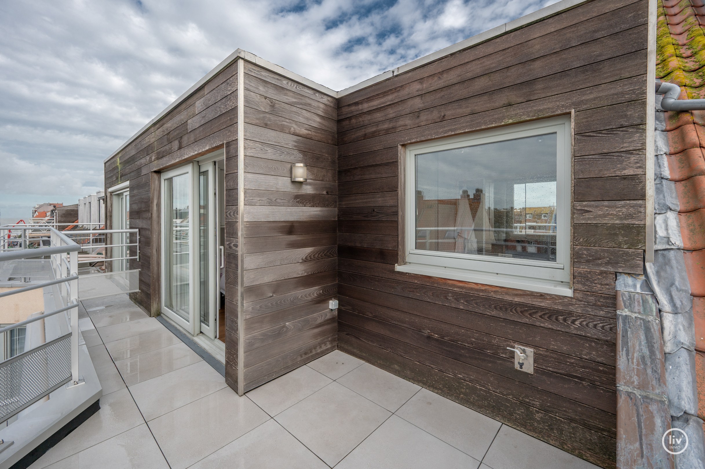 Ruim duplex-appartement (140 m²) met 3 slaapkamers en zonnige terrassen – Parmentierlaan 