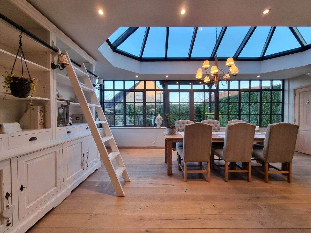 Zeer knappe, halfopen gezinswoning te Lissewege 