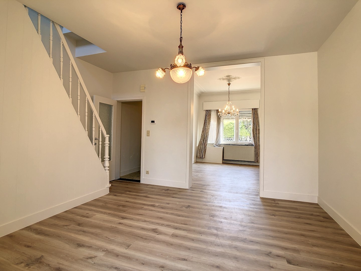 Centraal gelegen woning met twee ruime slaapkamers, zonnige tuin en droge kelder - EPC 252 kWh/m² - bewoonbare oppervlakte van 143 m² 