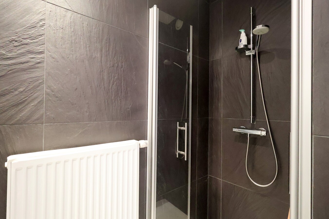 Modern appartement met 2 slaapkamers en parking te Oostduinkerke 